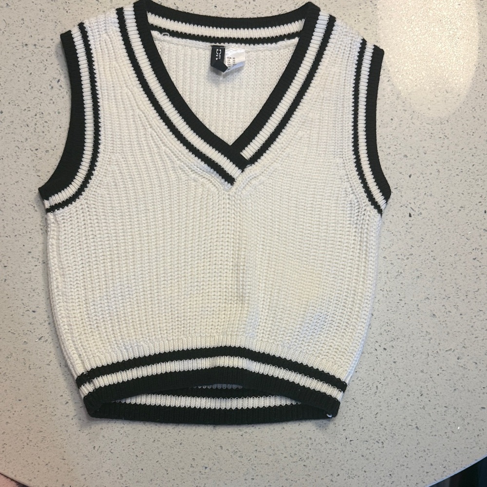 H&M Black and White V-Neck Sweater Vest